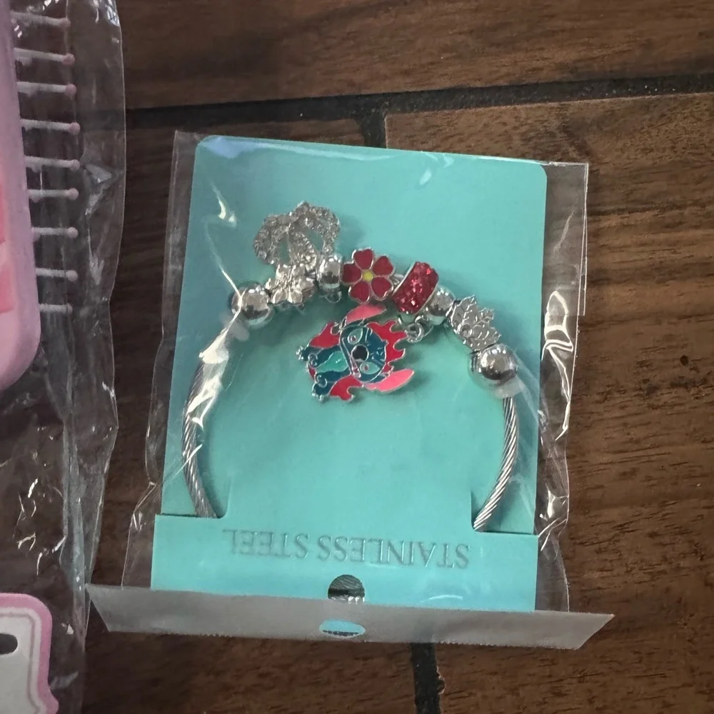 STITCH  pink Hairbrush and stainless steel Bracelet Set